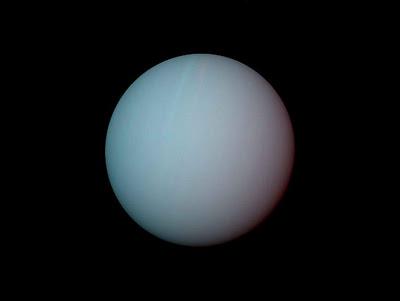 Sugieren dos impactos causaron la inclinación del eje rotación de Urano