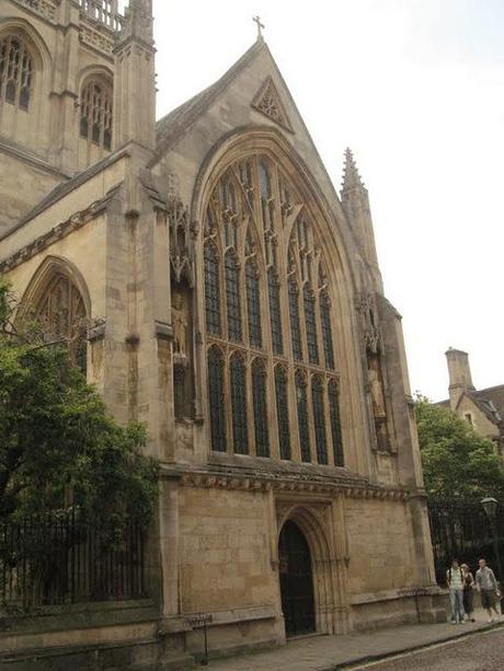 CALLEJEANDO EN OXFORD I : ENTRE GARGOLAS, SABIOS Y HARRY POTTER CALLEJEANDO EN OXFORD I : ENTRE GARGOLAS, SABIOS Y HARRY POTTER