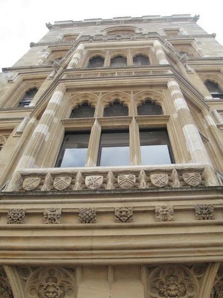 CALLEJEANDO EN OXFORD I : ENTRE GARGOLAS, SABIOS Y HARRY POTTER CALLEJEANDO EN OXFORD I : ENTRE GARGOLAS, SABIOS Y HARRY POTTER