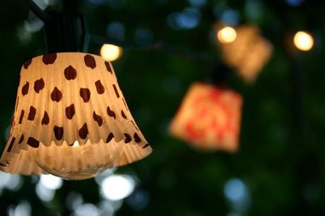 Diy: Guirnalda de luces con papel de madalenas de Ikea