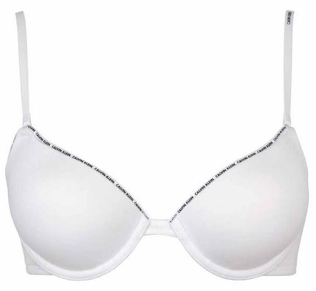 CHARLIZE THERON ELIGE NAKED GLAMOUR DE CALVIN KLEIN UNDERWEAR.