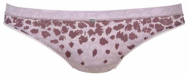 CHARLIZE THERON ELIGE NAKED GLAMOUR DE CALVIN KLEIN UNDERWEAR.