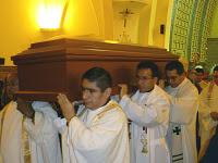 OBISPOS, SACERDOTES Y FIELES DE TRUJILLO ACOMPAÑARON CEREMONIA DE EXEQUIAS