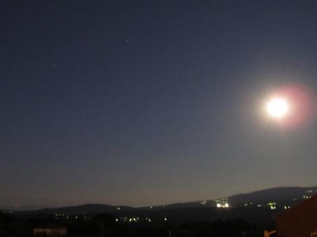 Anoche la Luna, desde la ventana - antes que los edificios me la ocultaran