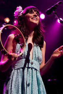 TU ELIGES EL LOOK: Zooey Deschanel por Miss Celania!