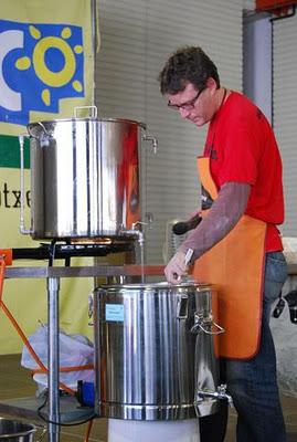 Ven a Hacer Cerveza (15 Oct 2011) Feria-Taller para la promoción de cervezas naturales