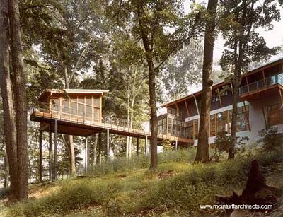 Moderna casa del bosque