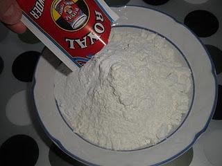 Bizcocho de queso crema con plátano y nueces