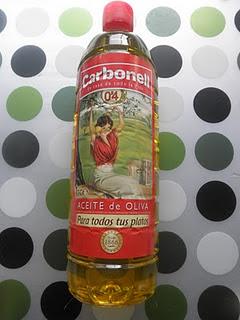 Bizcocho de queso crema con plátano y nueces