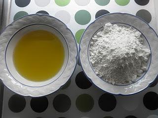 Bizcocho de queso crema con plátano y nueces