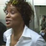 Whitney Houston se niega a abrocharse el cinturón de seguridad