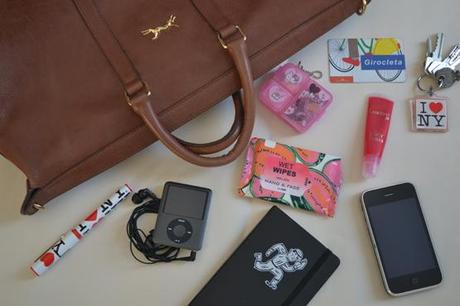 Qué llevan las bloggers en el bolso Qué llevan las bloggers en el bolso