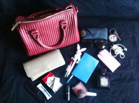 Qué llevan las bloggers en el bolso Qué llevan las bloggers en el bolso