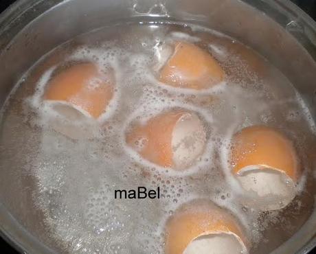 Crema de huevos en su cascarón Crema de huevos en su cascarón