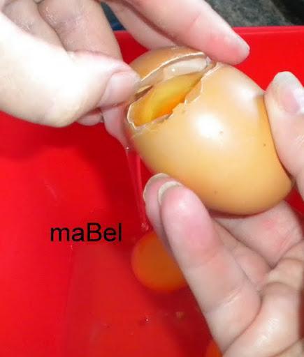 Crema de huevos en su cascarón Crema de huevos en su cascarón