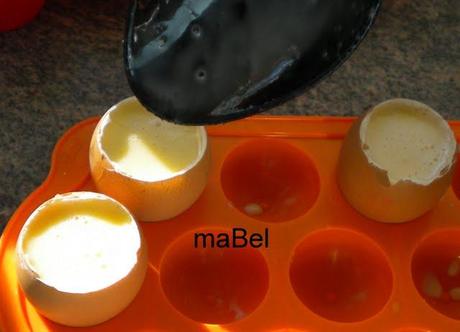 Crema de huevos en su cascarón Crema de huevos en su cascarón
