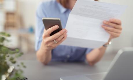Cómo pasar de una tarifa libre a la regulada para pagar menos por la luz con el tope al gas