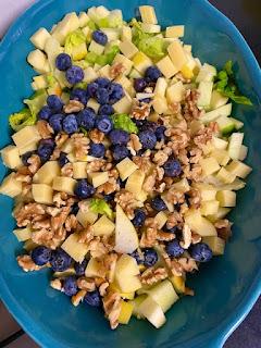 ENSALADA DE APIO, MANZANA Y ARANDANOS