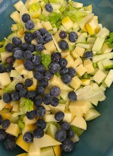 ENSALADA DE APIO, MANZANA Y ARANDANOS