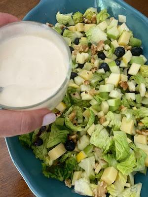 ENSALADA DE APIO, MANZANA Y ARANDANOS