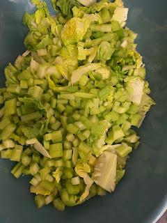 ENSALADA DE APIO, MANZANA Y ARANDANOS