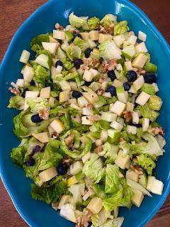 ENSALADA DE APIO, MANZANA Y ARANDANOS