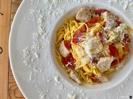 Tagliolini con pavo y pepperoni