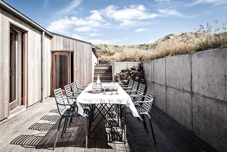 delikatissen sommerhus scandi cabin raw stil estilo brutalista design wood cabin danish architecture casa de vacaciones Casa de madera casa de diseño casa danesa de playa  