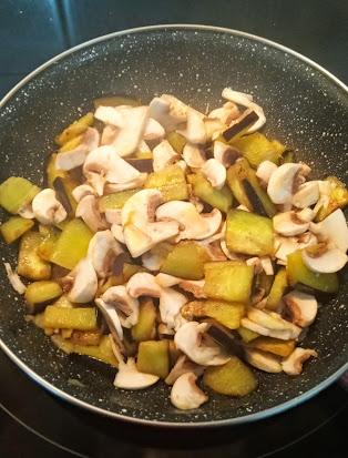 Macarrones con Berenjenas y Champiñones Macarrones con Berenjenas y Champiñones