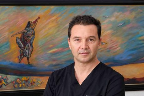 Volver a sonreír con los tratamientos de excelencia y las técnicas innovadoras que brinda el Dr. Llistosella