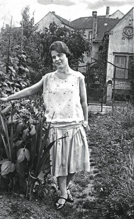 Aenne Burda AenneBurda_B08.tif