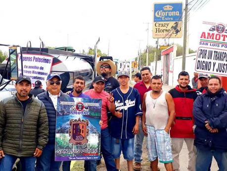 Con pipas, potosinos mandan agua a Monterrey