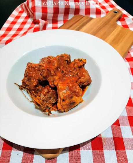 Cabrito al pimentón asado en cocotte Cabrito al pimentón asado en cocotte