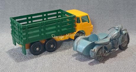Triumph con sidecar y Dodge Kew con caja de madera de Matchbox #4 Triumph con sidecar y Dodge Kew con caja de madera de Matchbox #4