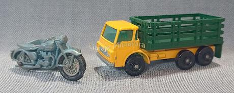 Triumph con sidecar y Dodge Kew con caja de madera de Matchbox #4 Triumph con sidecar y Dodge Kew con caja de madera de Matchbox #4