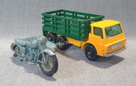 Triumph con sidecar y Dodge Kew con caja de madera de Matchbox #4 Triumph con sidecar y Dodge Kew con caja de madera de Matchbox #4
