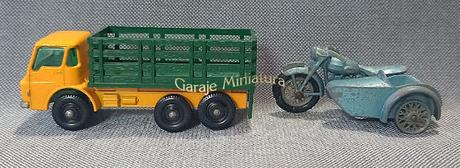 Triumph con sidecar y Dodge Kew con caja de madera de Matchbox #4 Triumph con sidecar y Dodge Kew con caja de madera de Matchbox #4