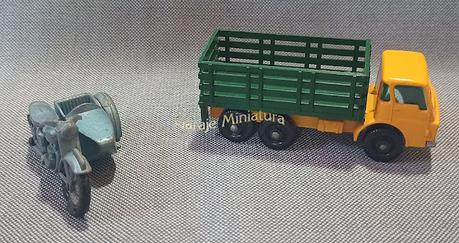 Triumph con sidecar y Dodge Kew con caja de madera de Matchbox #4 Triumph con sidecar y Dodge Kew con caja de madera de Matchbox #4