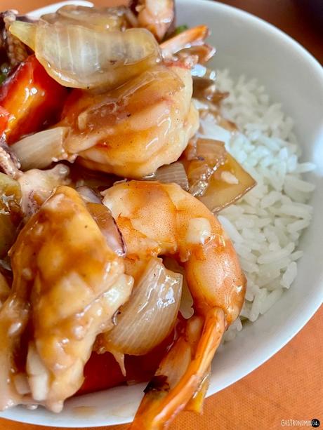 Calamares y langostinos al wok con salsa de ostras estilo chino Calamares y langostinos al wok con salsa de ostras estilo chino