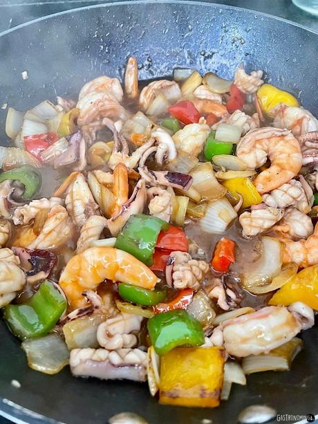 Calamares y langostinos al wok con salsa de ostras estilo chino