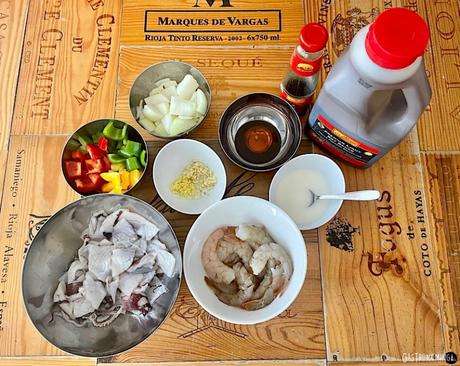 Calamares y langostinos al wok con salsa de ostras estilo chino Calamares y langostinos al wok con salsa de ostras estilo chino