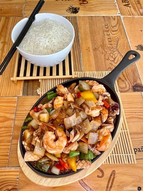 Calamares y langostinos al wok con salsa de ostras estilo chino Calamares y langostinos al wok con salsa de ostras estilo chino