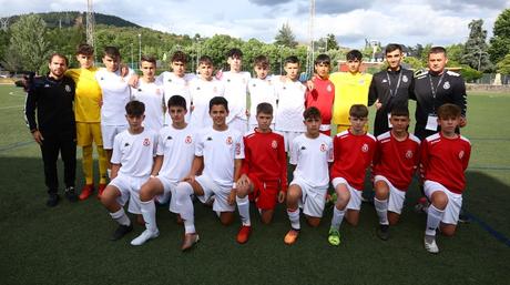 El Trofeo del Primer Torneo Internacional del Centenario, organizado por la SD Ponferradina se va para Gijón 6