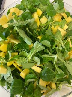 ENSALADA DE AGUACATE Y MANGO CON ALIÑO DE NARANJA ENSALADA DE AGUACATE Y MANGO CON ALIÑO DE NARANJA
