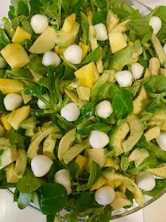 ENSALADA DE AGUACATE Y MANGO CON ALIÑO DE NARANJA ENSALADA DE AGUACATE Y MANGO CON ALIÑO DE NARANJA