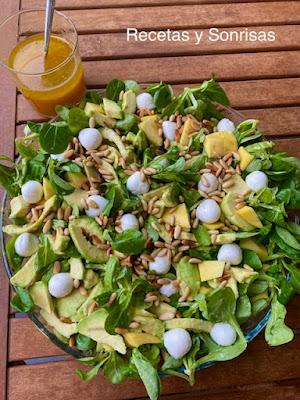 ENSALADA DE AGUACATE Y MANGO CON ALIÑO DE NARANJA ENSALADA DE AGUACATE Y MANGO CON ALIÑO DE NARANJA