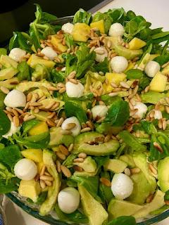 ENSALADA DE AGUACATE Y MANGO CON ALIÑO DE NARANJA ENSALADA DE AGUACATE Y MANGO CON ALIÑO DE NARANJA