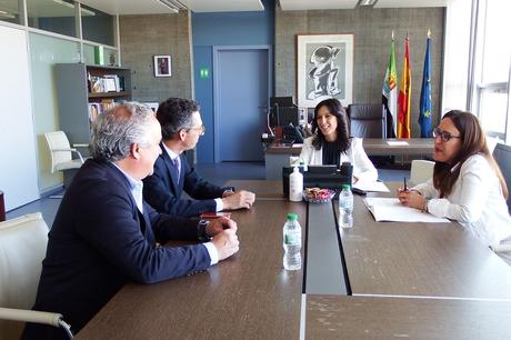 Nuevo programa para familias extremeñas en grave riesgo de exclusión social de Fundación Adecco y Solarpack