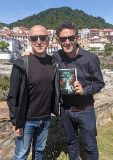 Entre los muertos (Mikel Santiago) Entre los muertos (Mikel Santiago)