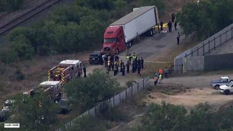 Localizan 40 migrantes muertos en un tráiler en San Antonio, Texas
